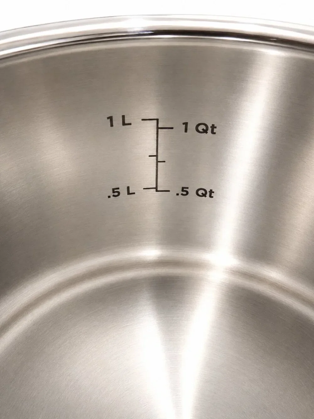 Viking 3-Ply Stainless Steel 1.5 Qt Saucepan with lid 1.4 L 40011-3015B